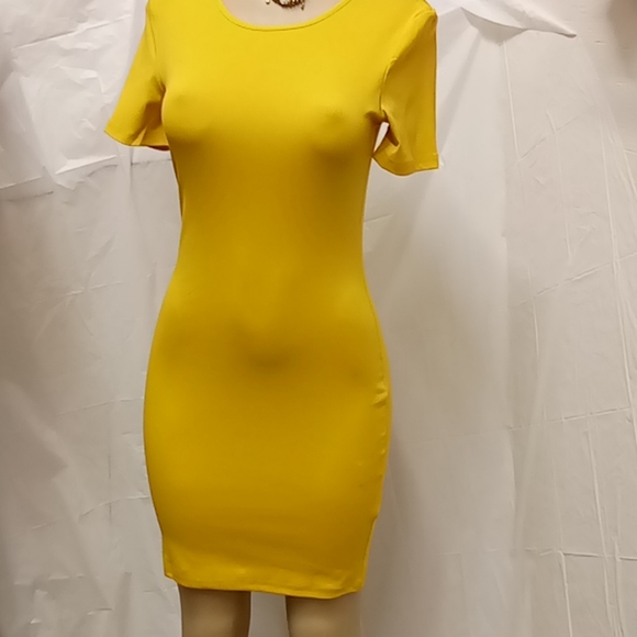 Dresses - Picture 2 of 4